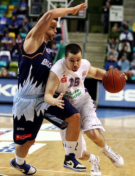 林从后场断 林从后场断